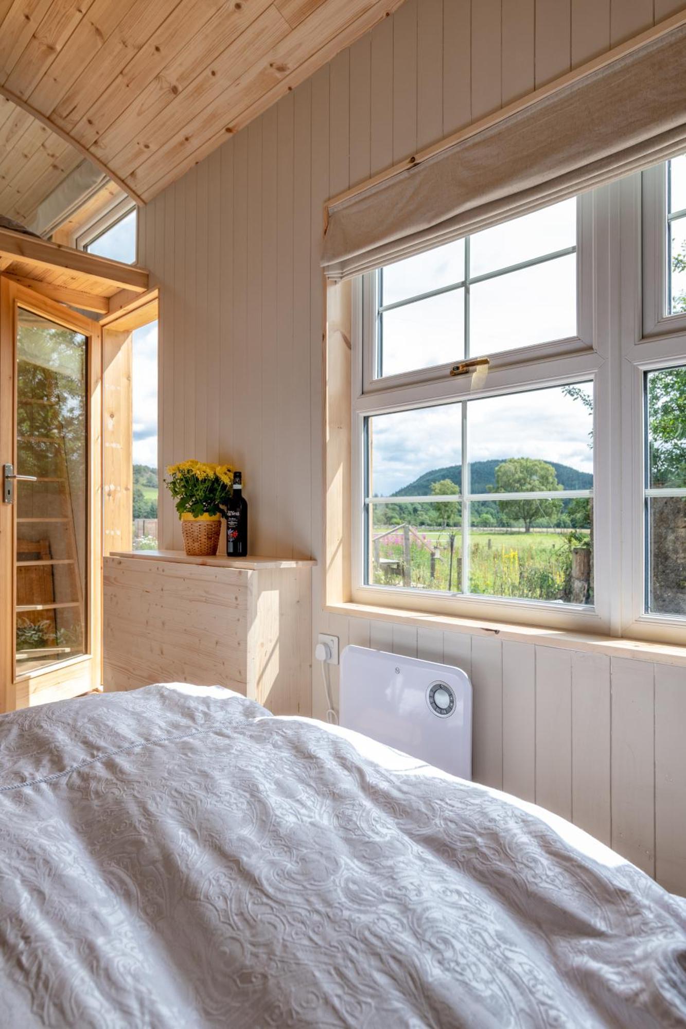 Enchanting Tiny House With Wood Burner And Hot Tub In Cairngorms Ballater Kültér fotó